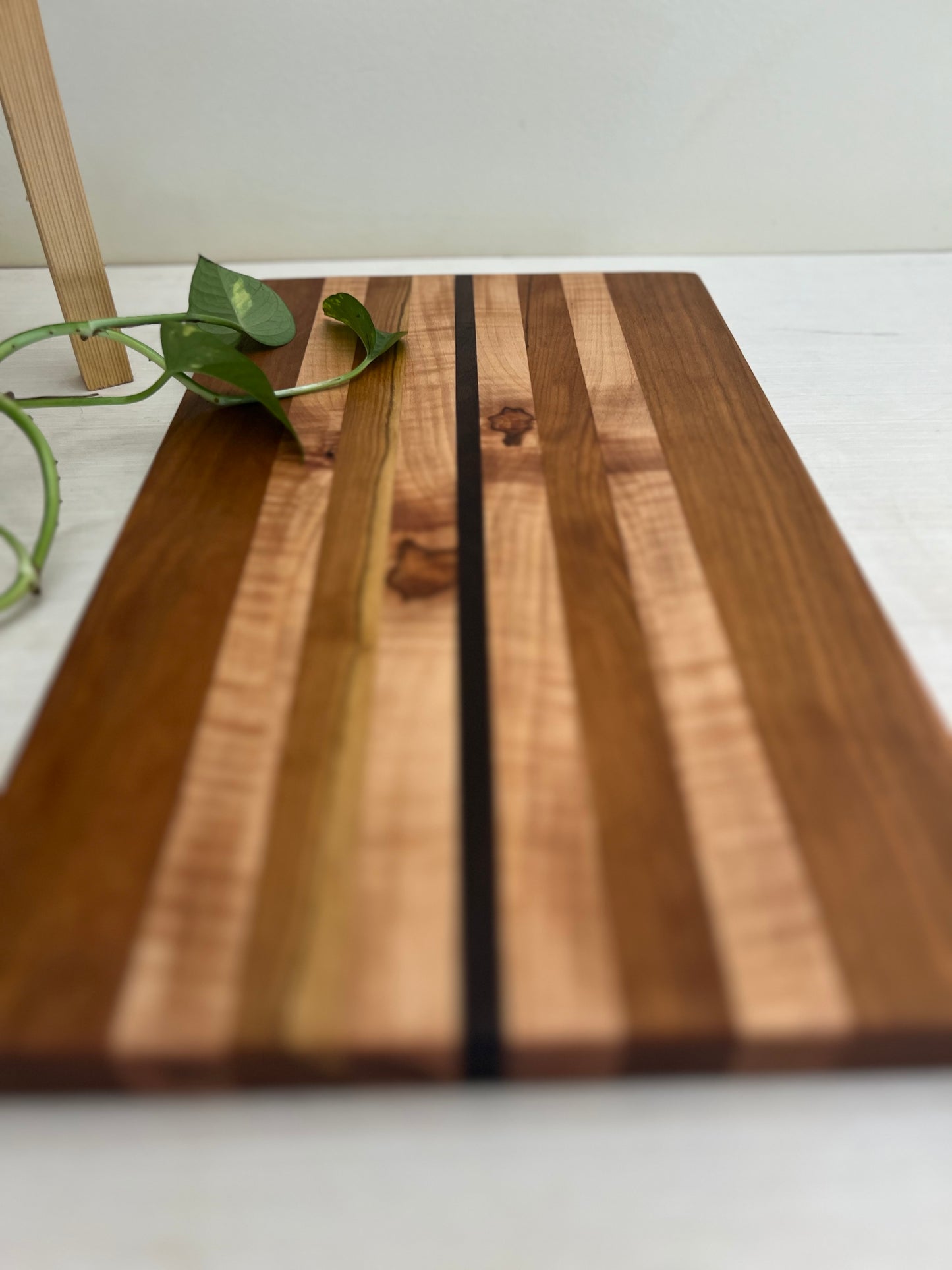 Edge-Grain Cutting Board