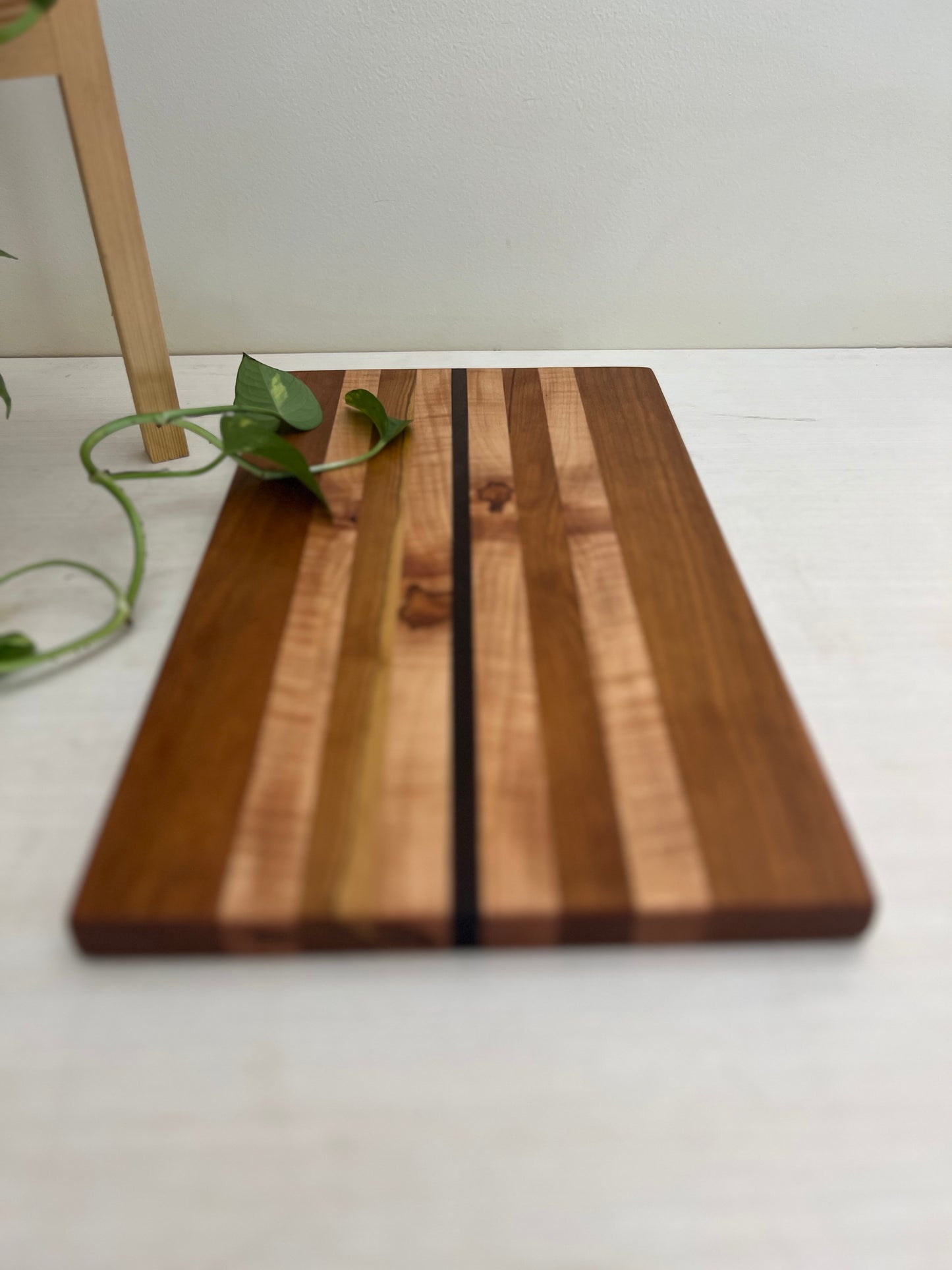 Edge-Grain Cutting Board