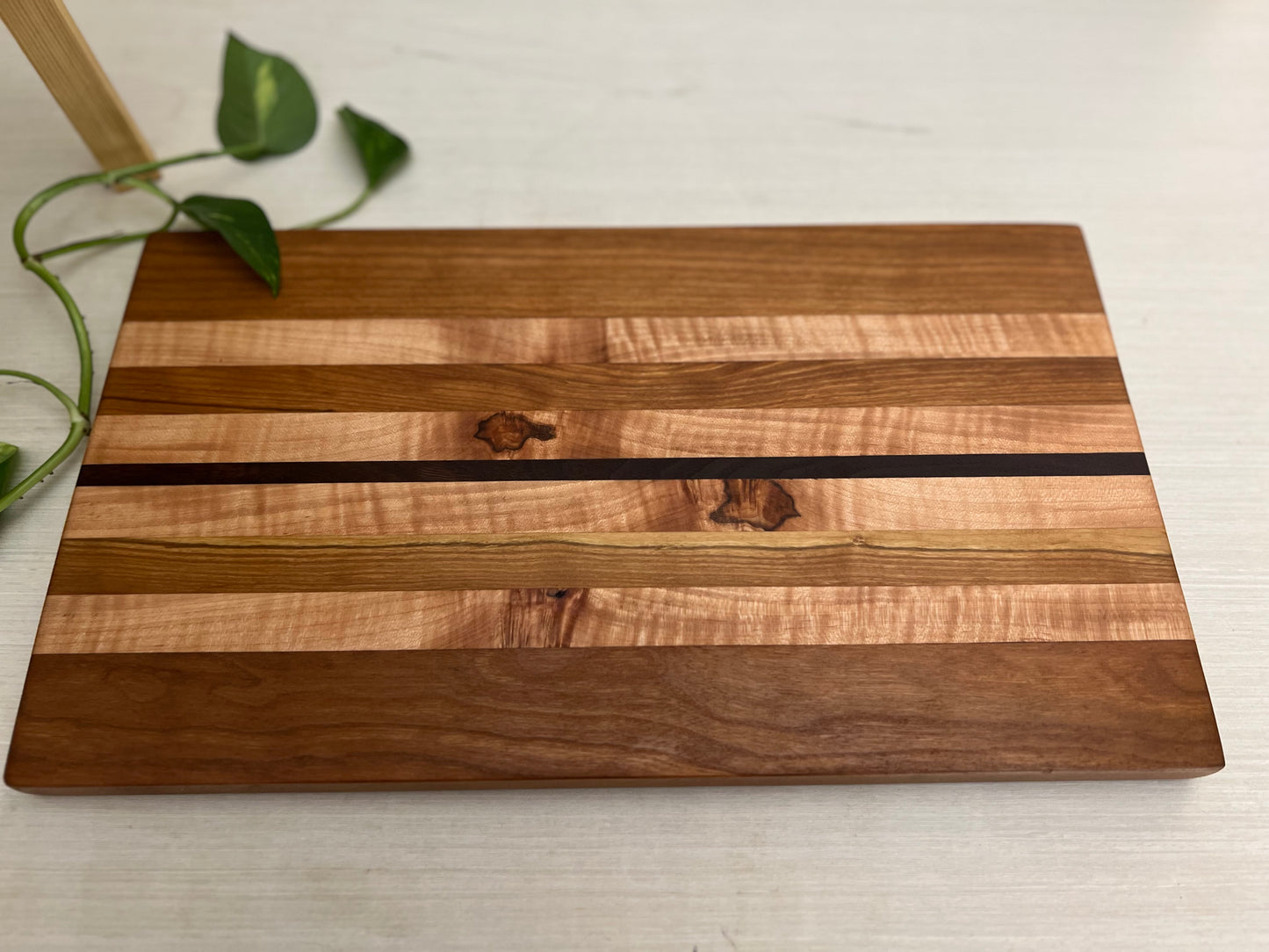 Edge-Grain Cutting Board