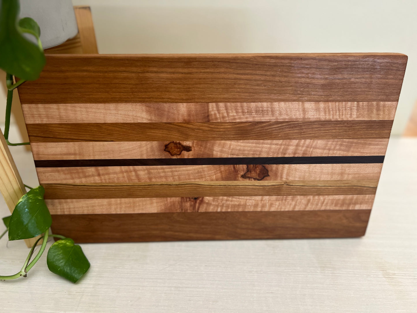 Edge-Grain Cutting Board